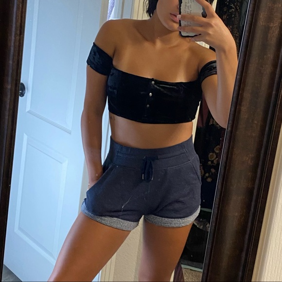 Off the shoulder black crop top - Picture 1 of 3